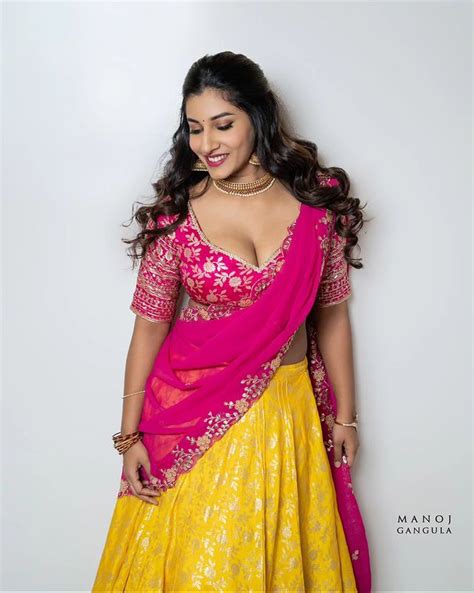 vishnu priyas hot  saree poses vishnu priyas hot  saree poses