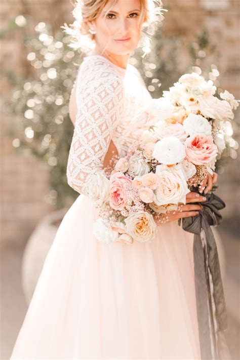 How To Modernize Your Blush And Gold Summer Wedding