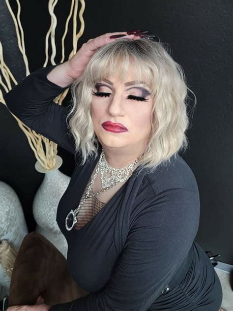 I love being treated like a whore. Face fucked, deepthroating (no hands