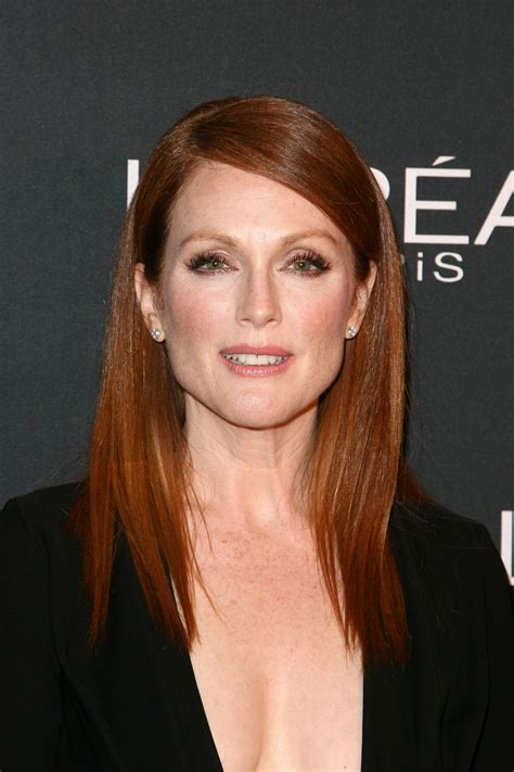 Julianne Moore: An warmen Wintertagen setzt sie auf Baggy Jeans und