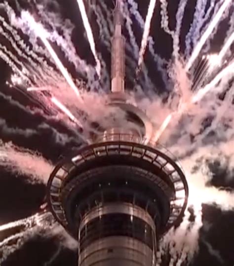 sydney welcomes   spectacular fireworks  world rings