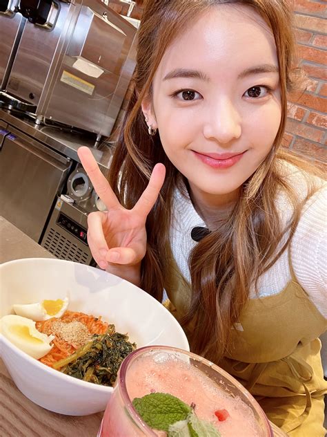ITZY on Twitter: "[🔴LIVE] 믿지의 사연 한 스푼을 담은 리아의 일요식당! 오늘은 #오늘의랴식 👊MISSION