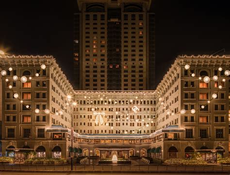 chanel brings christmas spirit   peninsula hong kong hotel glass hk