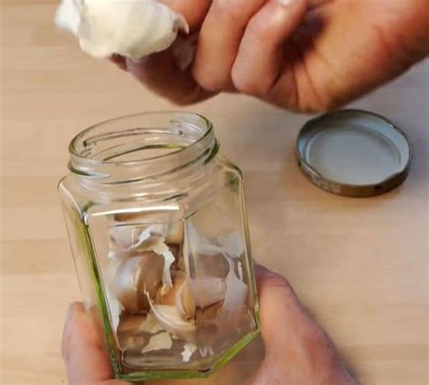 Clever Garlic Peeling Hack