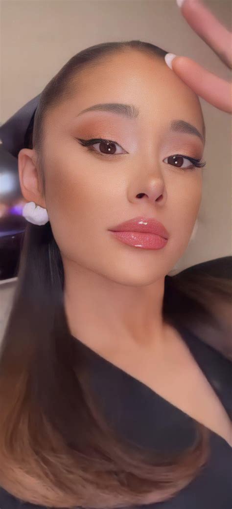 Help me cum all over her perfect face! Been edging for hours 🥵 : r