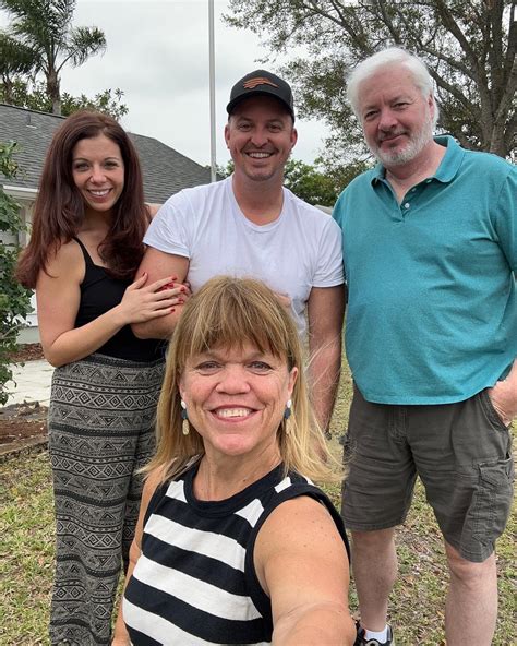 Little People's Amy Roloff flees native Oregon for beach escape with