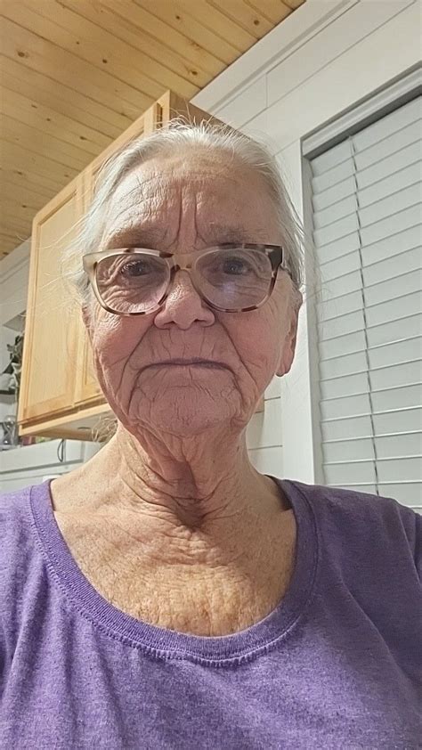 Pin by Debbi Meeks on My Style | Mom hairstyles, Old lady pics