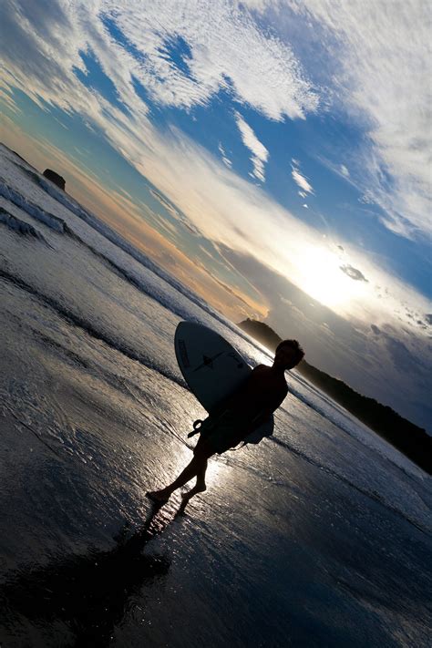 Surfing naked (Playa Hermosa, Nicaragua) • Choosing Figs