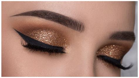Beautiful Smokey Eyes Makeup Ideas with cosmetics