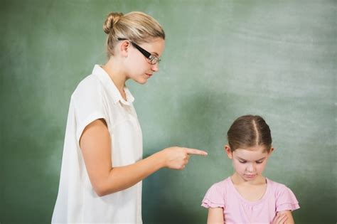 Professor Pode Gritar Com Aluno - Professor Gritando Com Aluno Fiquei Nervoso, Um Monte De Gente