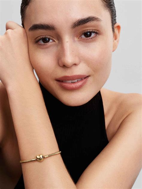 Stacking bracelets | Explore bracelet stack ideas | Pandora US