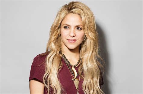 shakira biography height life story super stars bio