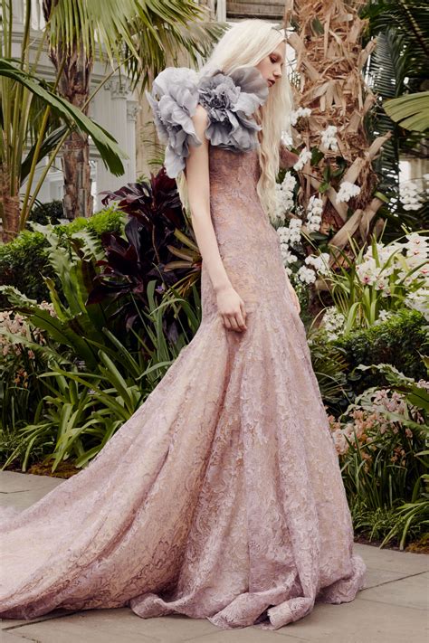Vera Wang Bridal Spring 2020 Fashion Show | Vogue