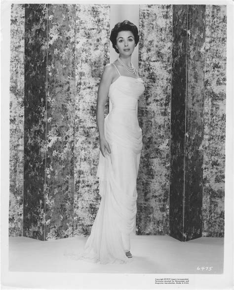 Dana Wynter - FamousFix | Wynter, Old hollywood glamour, Hollywood glamour