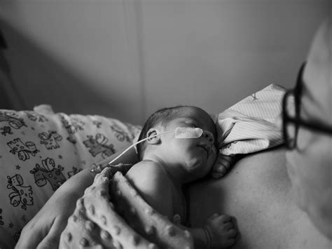 GIVING BIRTH EARLY - Mensi Photography