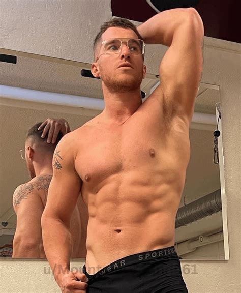 Post workout pump : r/ClothedMuscle