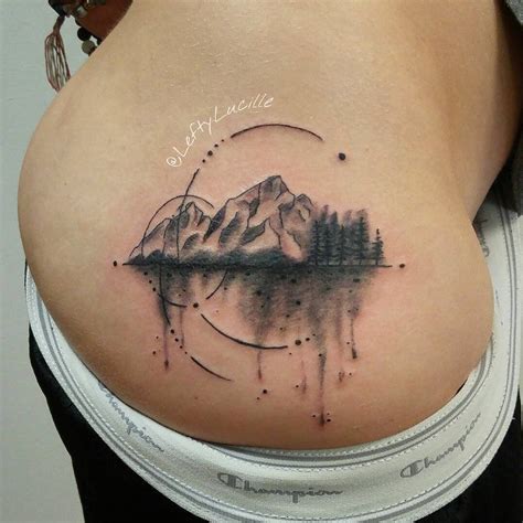 45 Beautiful Hip Tattoo Design Ideas for Women