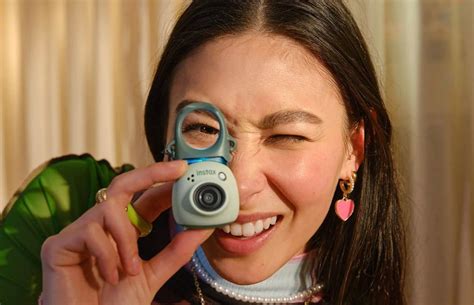 Новости — Гаджет дня: камера-брелок Fujifilm с фотопринтером в комплекте