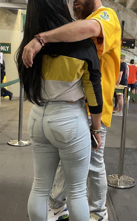 Latina thick booty🍑 - Tight Jeans - Forum