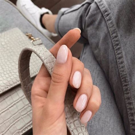 #Маникюр #нюдовый #короткие ногти #нежный | Natural nails, Manicure ...
