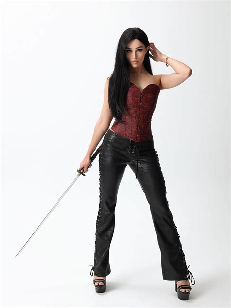 Mimi Semaan | The ultimate form | Instagram