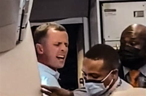 Watch This Couple Scream at JetBlue Crewmembers, Get Thrown Off Flight ...
