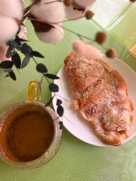 Доброе утречко #ВВкусители Завтрак и самый вкусный Круассан миндальный ...