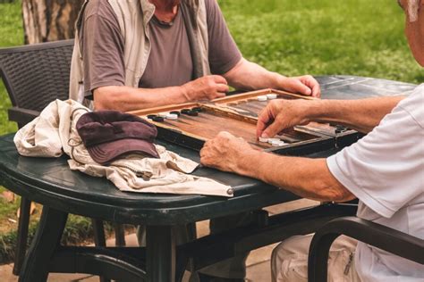 Backgammon Strategies: Tips and Tricks for Advanced Players