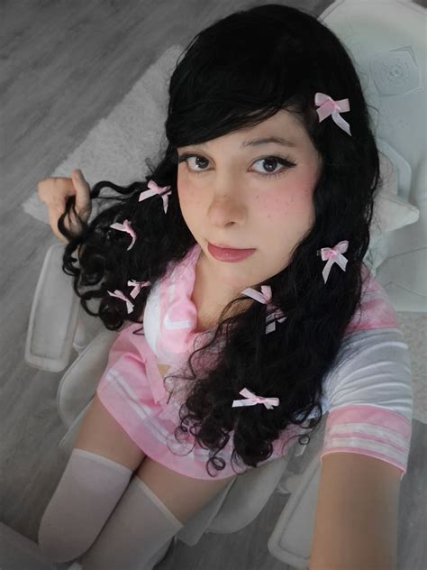 im literally JUST a (trans)girl 🎀