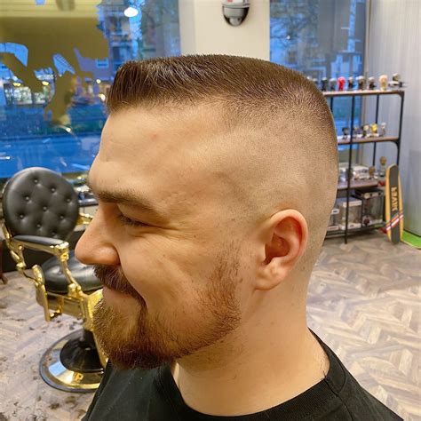 Discover how to maintain a perfectly sharp top flat haircut 2