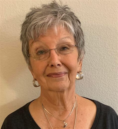 26 trendy short haircuts for older women with fine hair to boost volume
