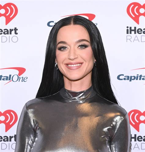 Katy Perry Roasted Over 'Dramatic' Reaction After 11-Minute Spaceflight