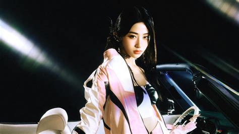 Yunjin de LE SSERAFIM en el rodaje del MV de Perfect Night 4K descarga