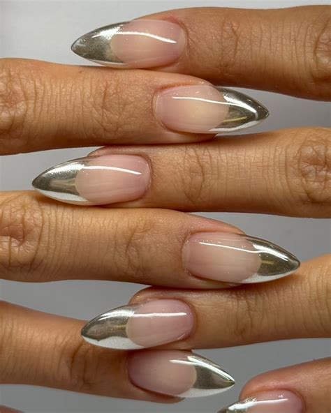 Unhas Com Pó Cromado - 6 manicures para quem quer investir em unhas com pó cromado - ELLE Brasil