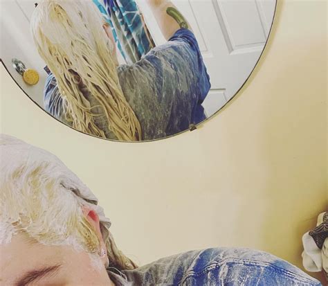 how long to leave bleach on black hair