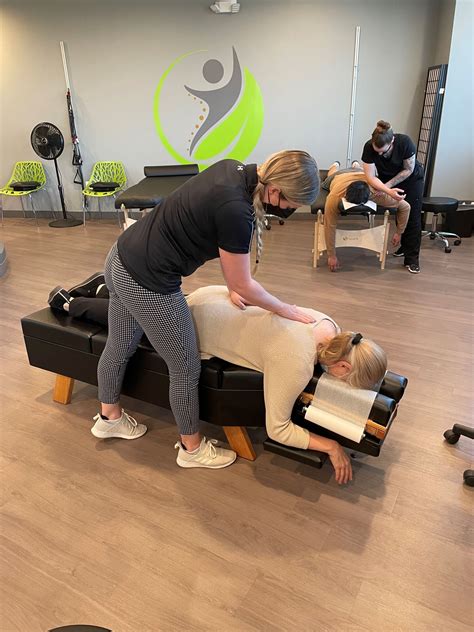 Neck Adjustment Safety, Benefits, Side Effects, & Types - Chiropractor