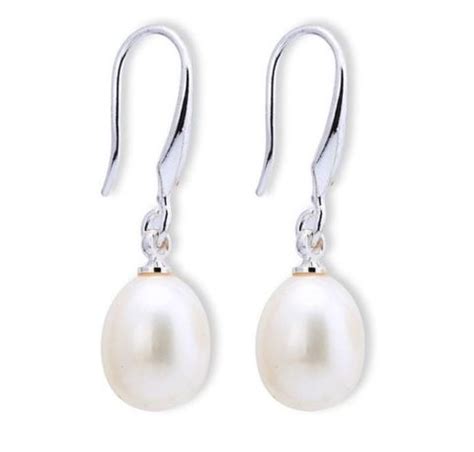 You Can Get Kate Middleton's Fave Pearl Earrings for $11