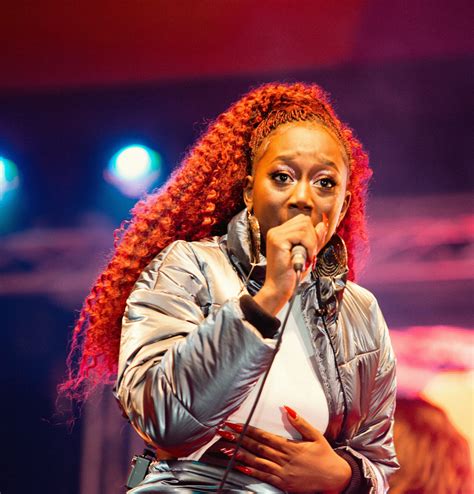 Sabrina Love : la jeune douceur de l’afropop au Cameroun | LA VOIX DU KOAT