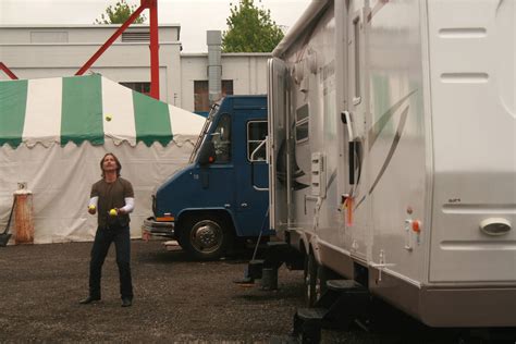 Robert Carlyle Juggling : r/Stargate