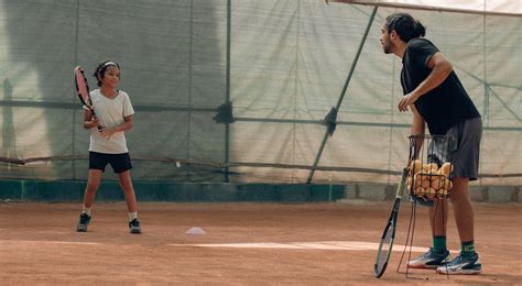 how to become a tennis official