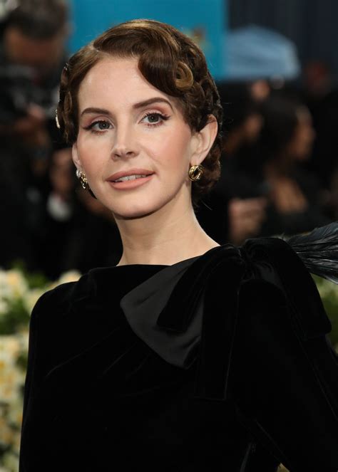 Lana Del Rey Nods to Love With Alligator Hairpin at Met Gala 2025