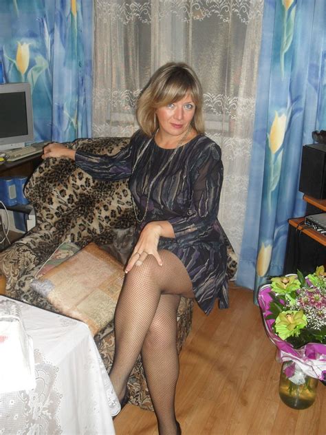 Pin by jenniecd on Sexy Cougars | Sexy older women, Dating older women ...