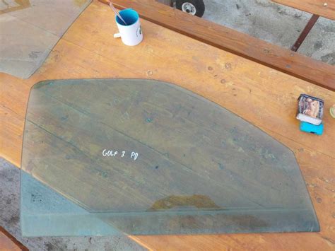 staklo prednjih desnih vrata vw golf 3