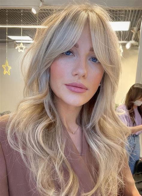 Stylists are recommending curtain bangs medium hair for everyone 5