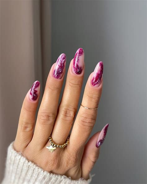 maroon color nail art 4