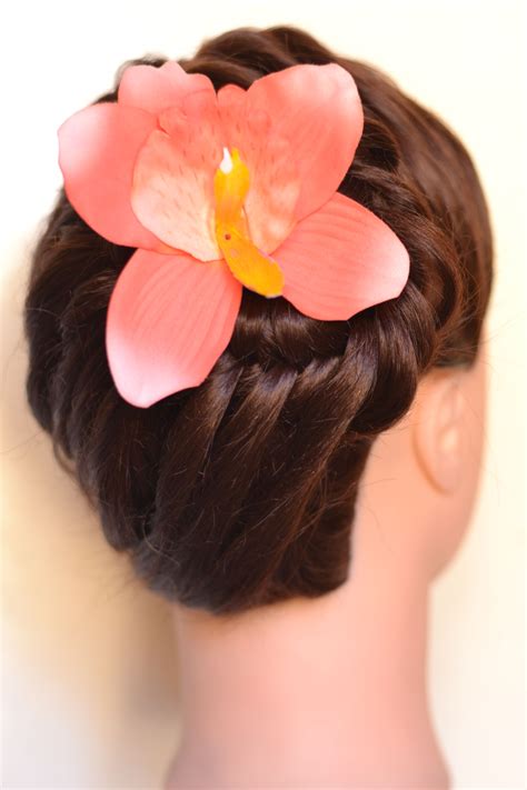 Modern influencers will soon reinvent classic Hawaiian hairstyles 10