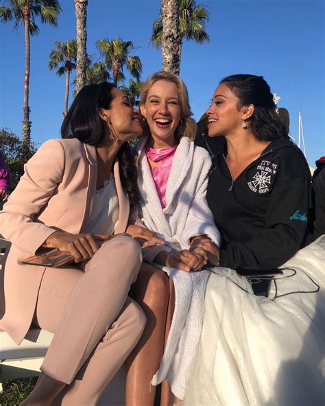 Jane the Virgin Cast - Jane, the Virgin Photo (42959726) - Fanpop