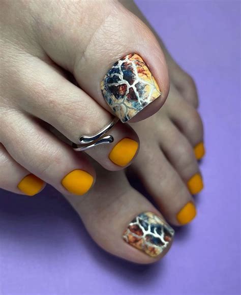Explore the Top 41 Fall Toe Nail Colors – Trendy Pedicure Inspirations