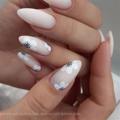 20 элегантных идей белого маникюра с черным рисунком | Blush nails ...