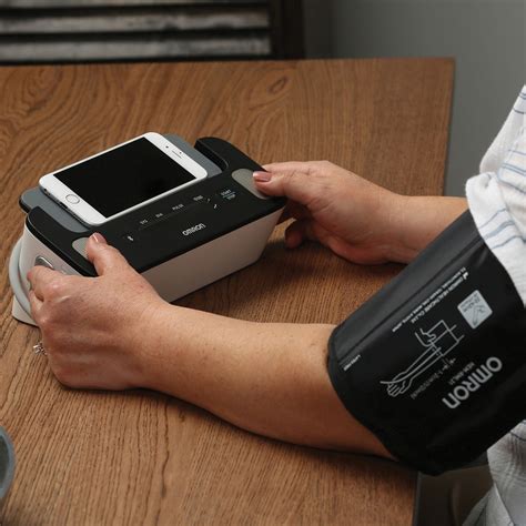 Omron BP7900 Complete Wireless Upper Arm Blood Pressure Monitor + EKG ...